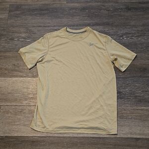 Nike Women's XL Short Sleeve Yellow T-Shirt New w/out Tags!
